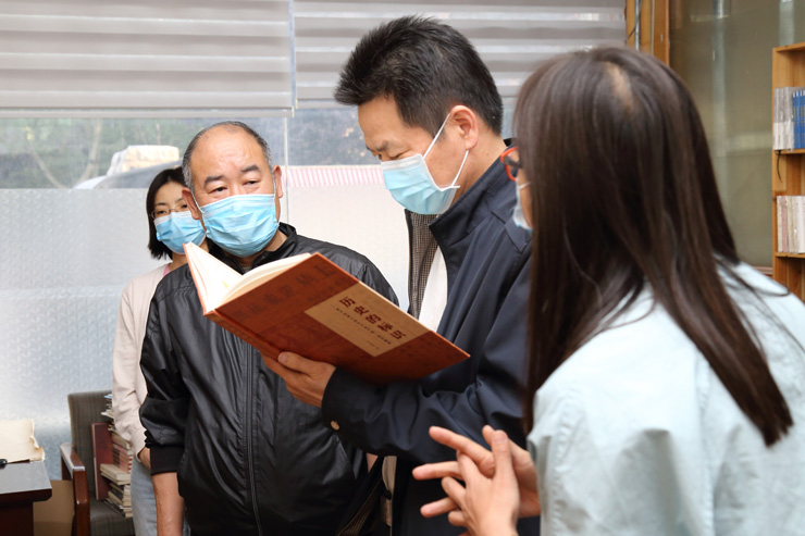 庞学东一行到阅读传媒公司调研